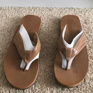 Tommy Bahama leather flip flops